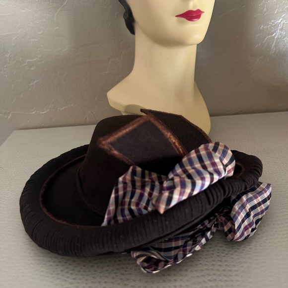 DISTINGUISHED 1940s\' BROWN FEDORA WITH TAFFETA BOWS + UNIQUE BRIM EDGING main image 4